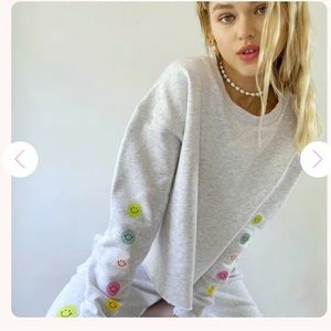 SMILEY CROPPED SWEATSHIRT SMALL